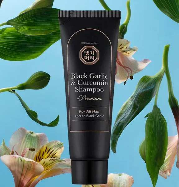 Valomasis plaukų šampūnas Daeng Gi Meo Ri Black Garlic & Curcumin Shampoo, 50 ml