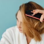 Plaukų slinkimas: kokios priežastys ir ką daryti?